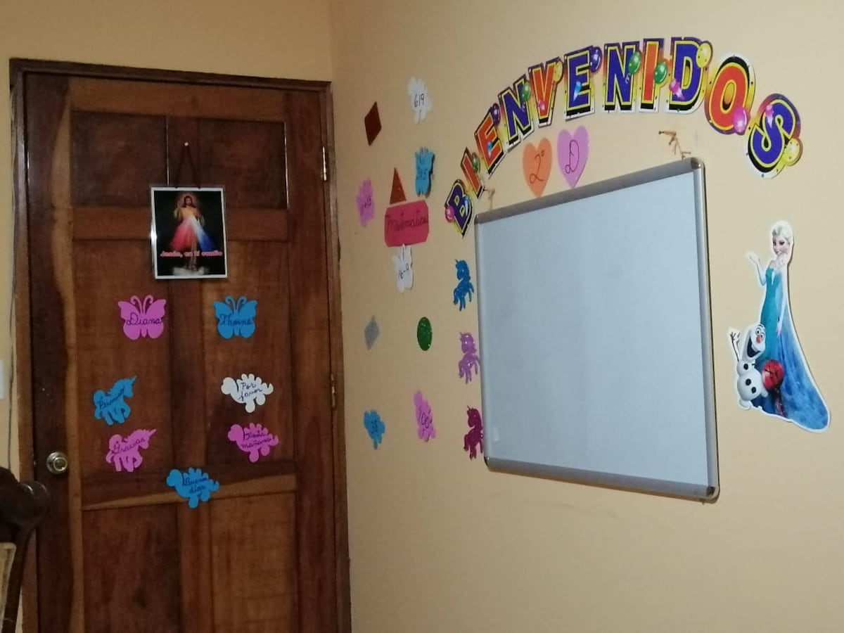 Docentes alistan su espacio en casa para impartir clases este lunes, 20 de julio