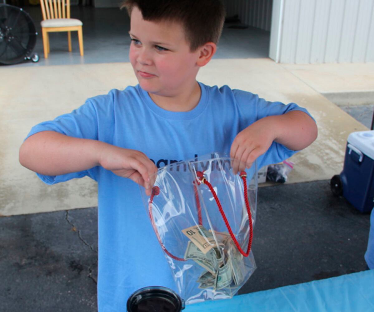 Junta casi seis mil dólares en dos horas para pagar tratamiento de su hermanito