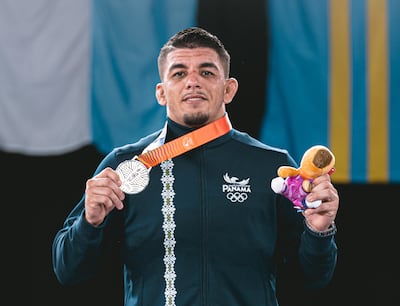 Ángel Cortés conquista plata en lucha libre y Panamá suma su octava medalla 