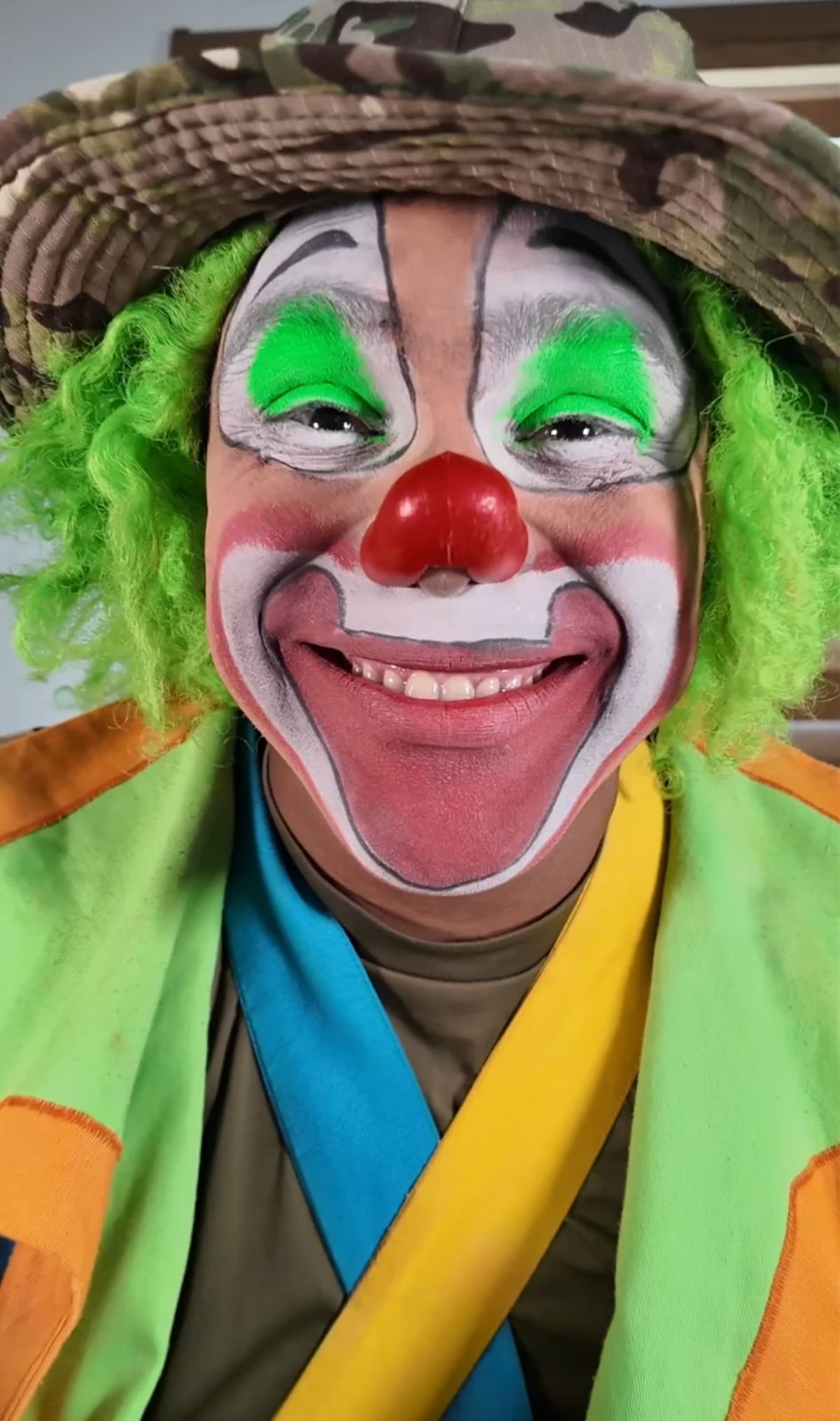 Navalito: el sargento que combate la tristeza con una nariz roja