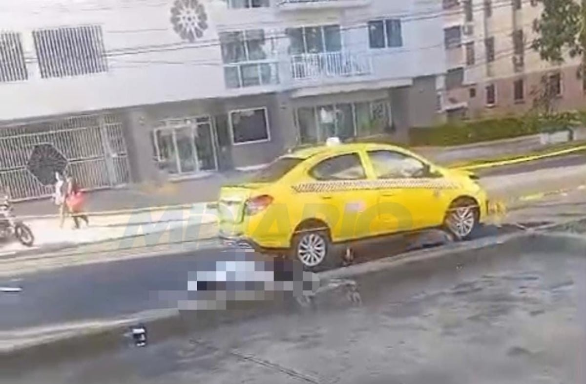 Tragedia en Vía España: motociclista muere tras colisión y atropello de taxis