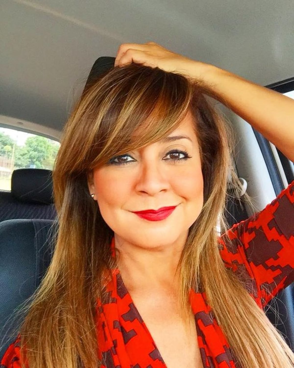 Presentadora de noticias cuestiona vestimenta de sus colegas panameñas en TV