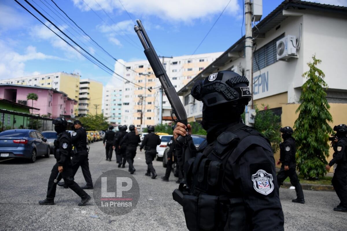 No están creyendo. Más de mil personas se la rifaron y salieron a la calle en Navidad