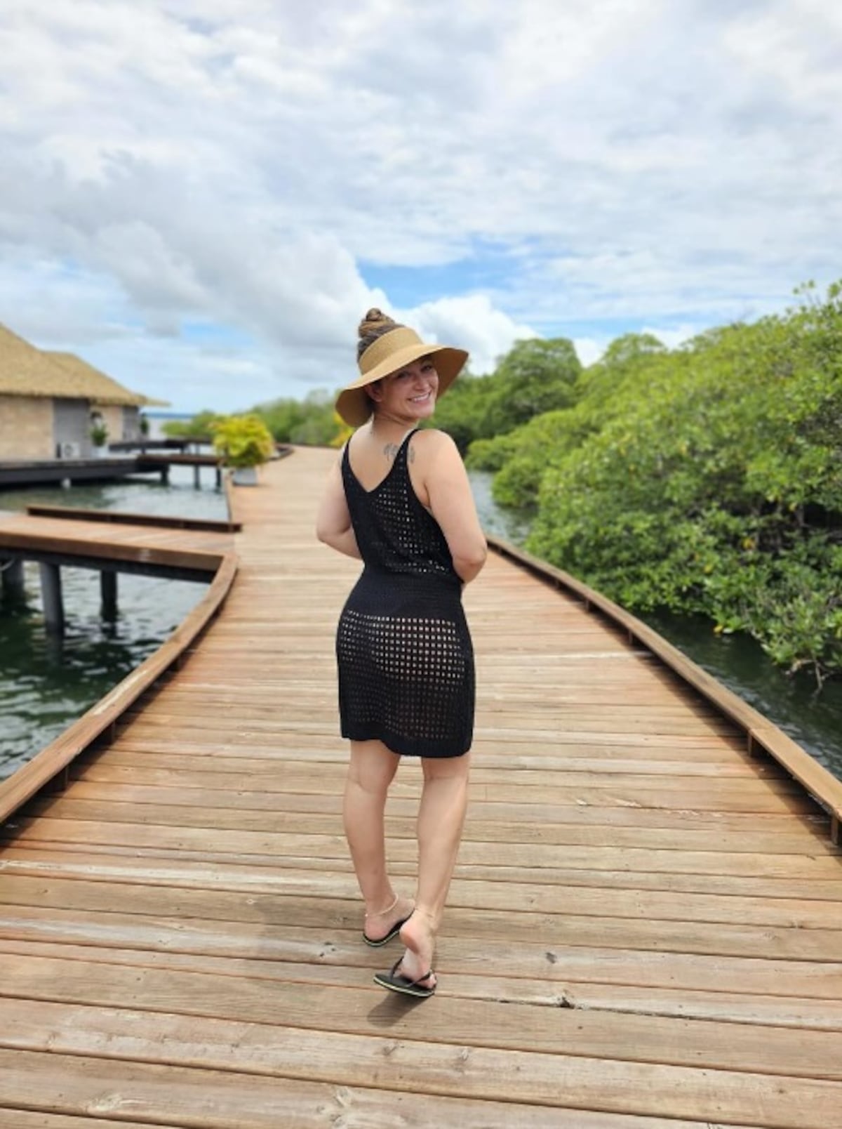 Mayer Mizrachi sorprende a la actriz de cine para adultos, Dani Daniels con un saludo especial en su visita a Panamá