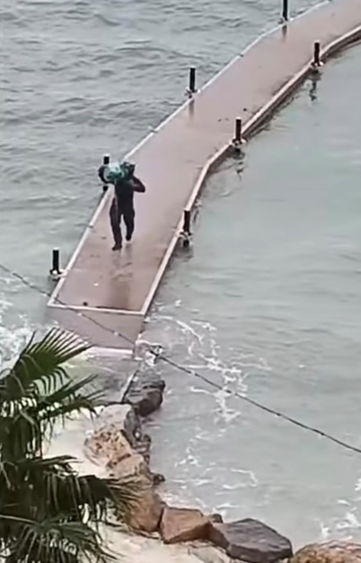 ¡Droga flotando! El hallazgo que puso en corredera a la Policía en Colón