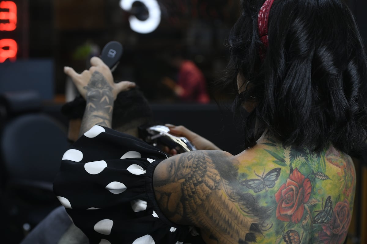 Gabriela Tovar, la barbera más bella y sexy de Panamá + Video