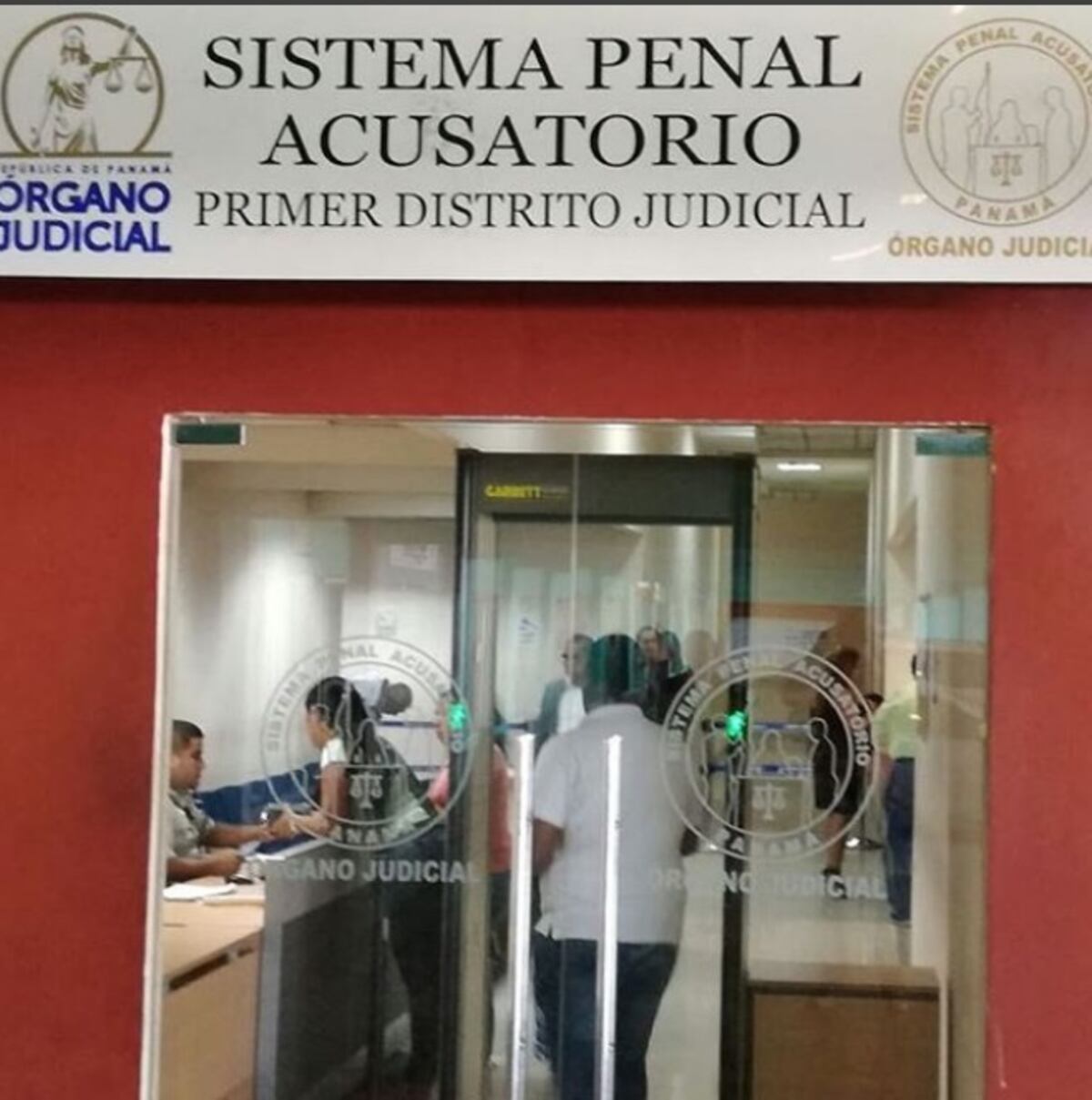 ¡Walaaaaa! Condenan a 150 días multas al cantante Mr Fox por portar marihuana