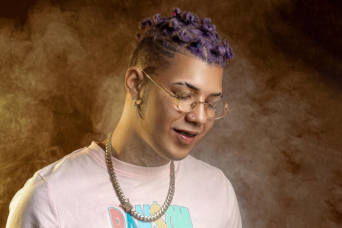 No cree en eso de andar compitiendo con nadie. Boza quiere que la música y la jerga panameña sean mundiales. Video