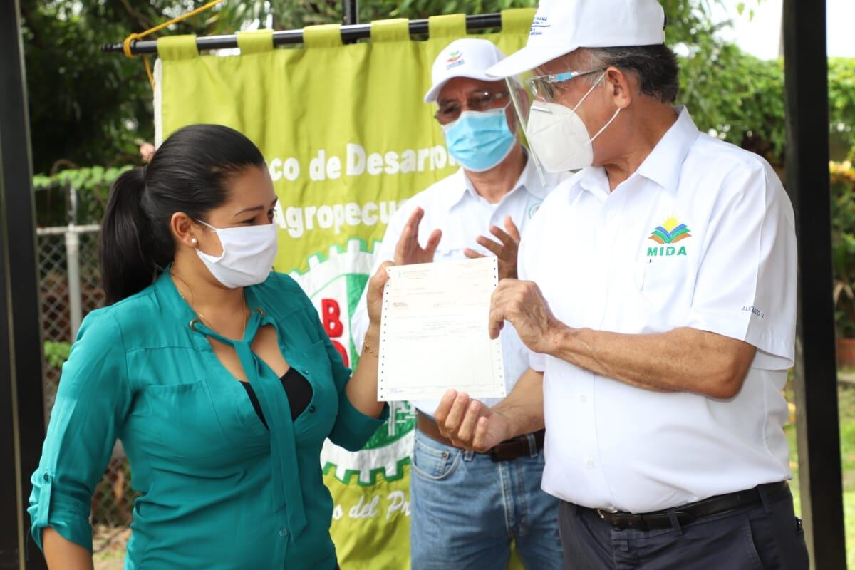 MIDA entrega billete a los productores nacionales
