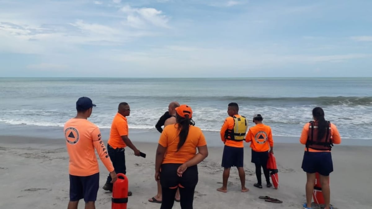 Corriente lo jala y no lo vuelven a ver más