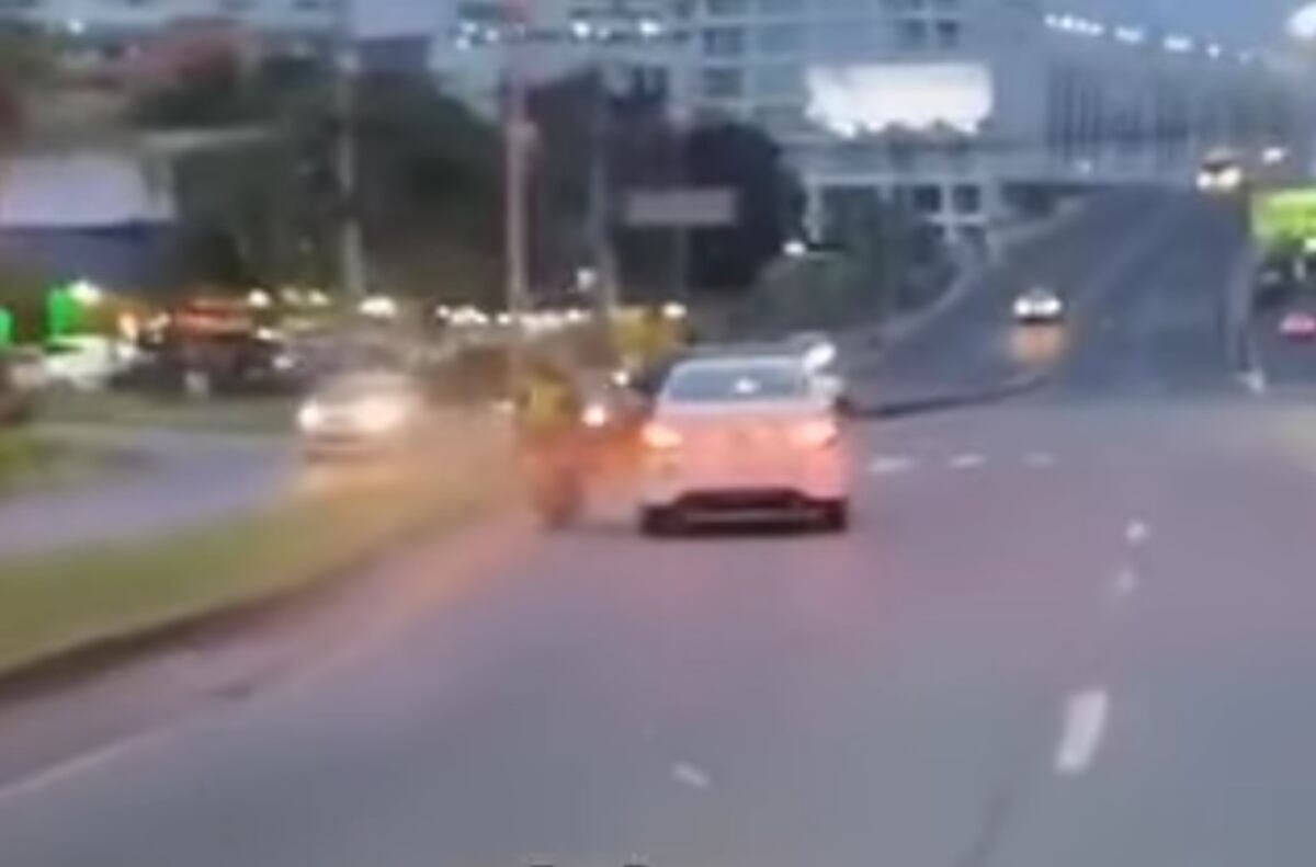 Video. Persecución. Policía aprehende a motorizado extranjero por darse a la fuga. Marcó 38 en alcoholemia