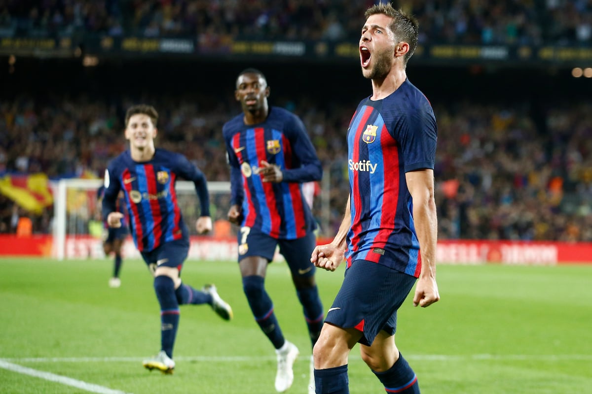 El FC Barcelona golea y mantiene la lucha por LaLiga Española