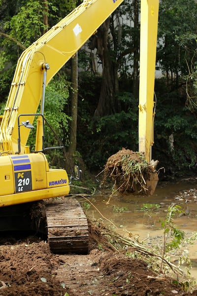 Limpia 10 km del río Curundú con maquinaria para evitar desbordes en el río Curundú