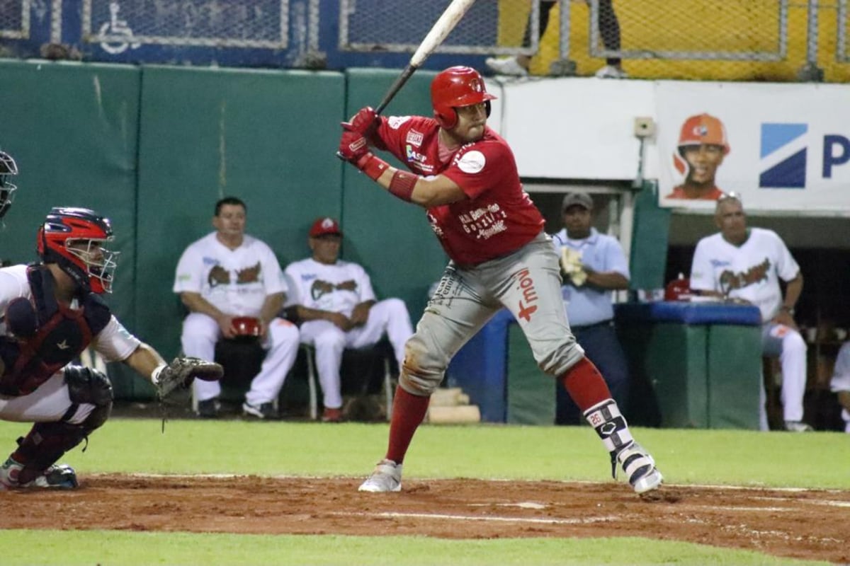 Coclé despierta y evita barrida ante Chiriquí. Metro se pone a un paso de la final.