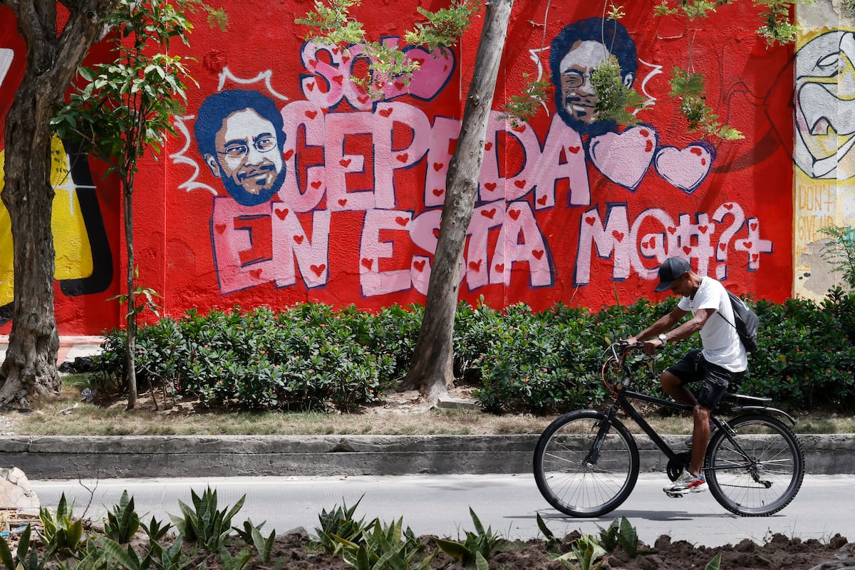 Elecciones en Colombia avanzan sin incidentes y con alta tensión
