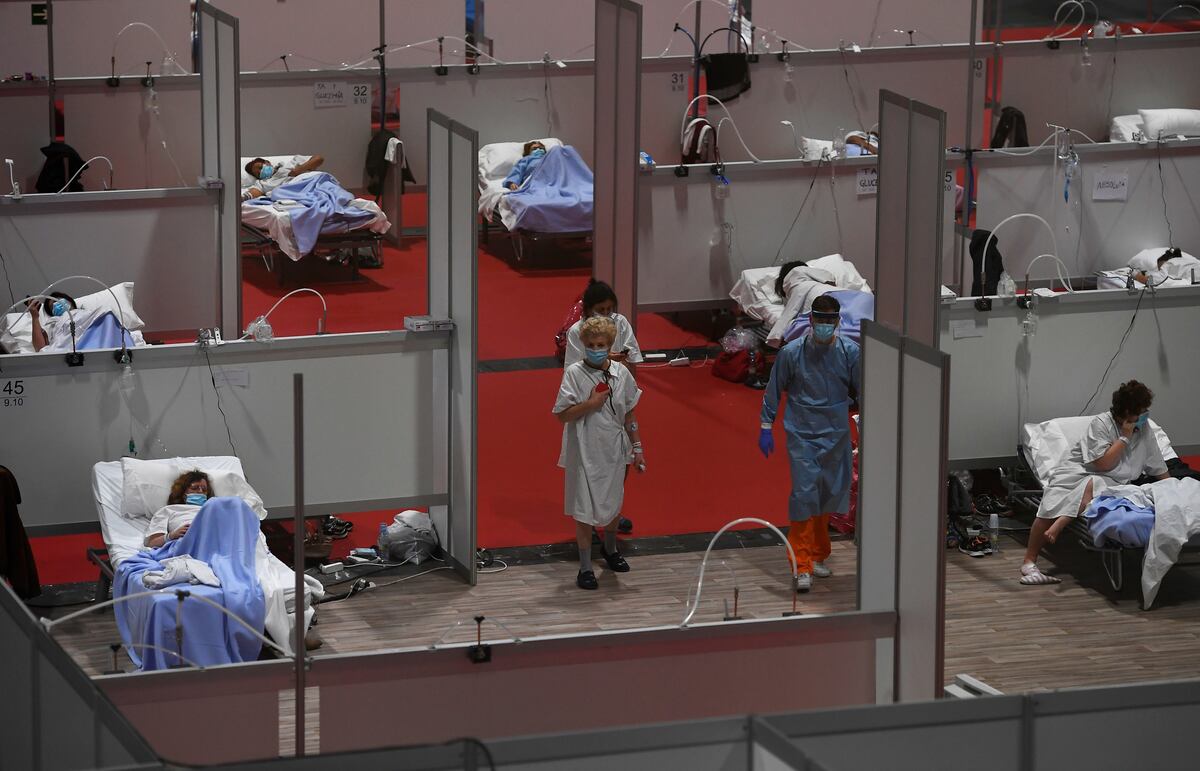 Cuatro pacientes graves de coronavirus que estaban al borde de la muerte se salvaron gracias a un tratamiento con plasma convaleciente en Italia