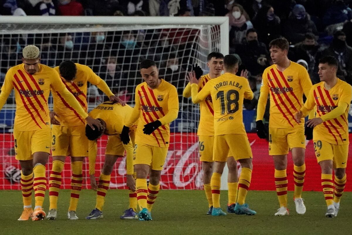 Celebra el Barcelona. Vence 1-0 al Alavés, escala al quinto lugar y recorta dos puntos al Real Madrid