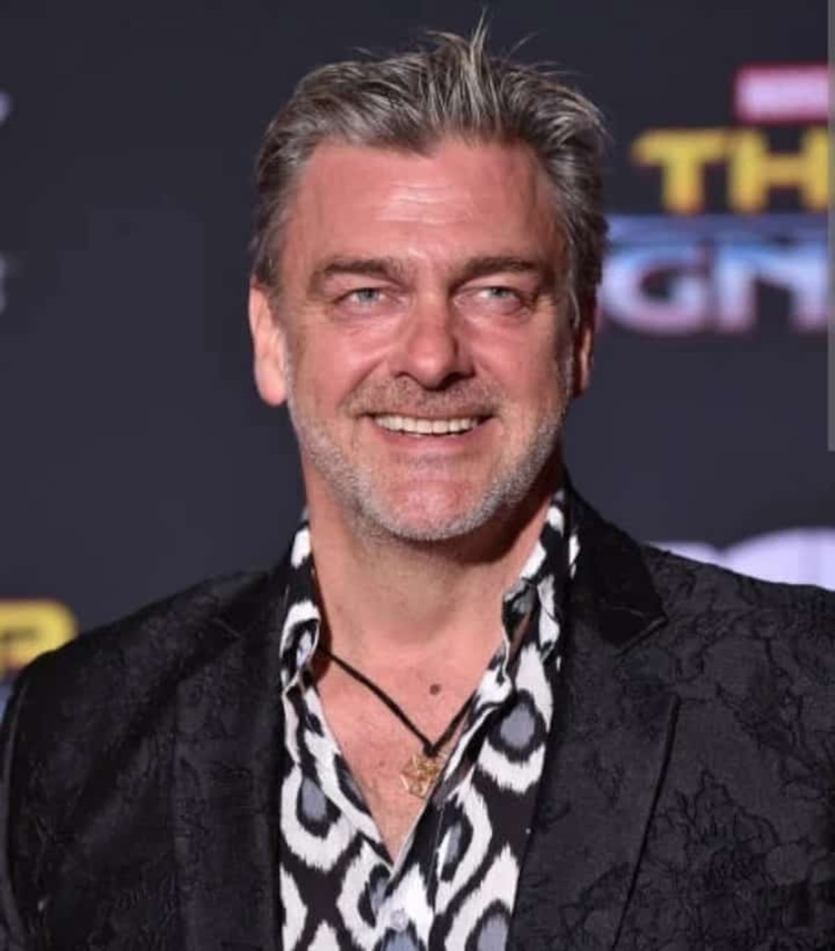 Muere el actor Ray Stevenson, el legionario Tito Pullo en ‘Roma’