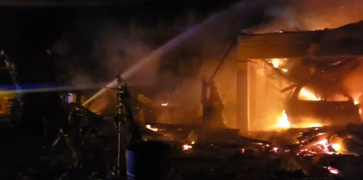 Infernal incendio en Diablo. Una menor de edad está entre las afectadas. Video