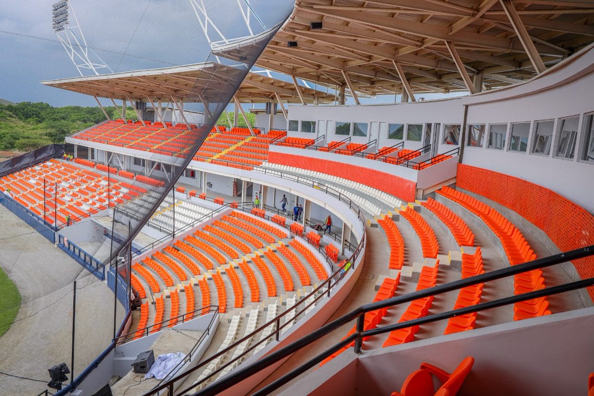 Varela inaugura estadio de béisbol en medio de polémica por impagos a jugadores