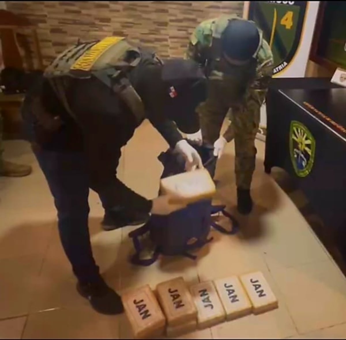 Maleta sospechosa en un herbazal y una pistola sin permiso: el doble hallazgo que encendió las alarmas de Senafront en Chiriquí