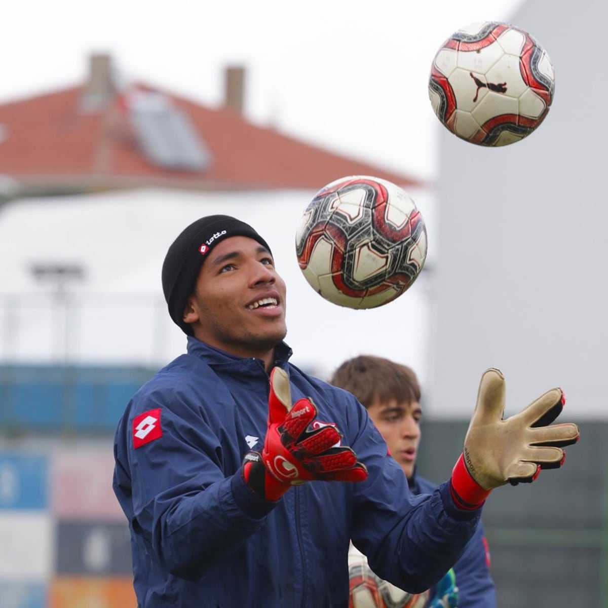 Kuty Mosquera se pone a tono con sus compañeros en Turquía