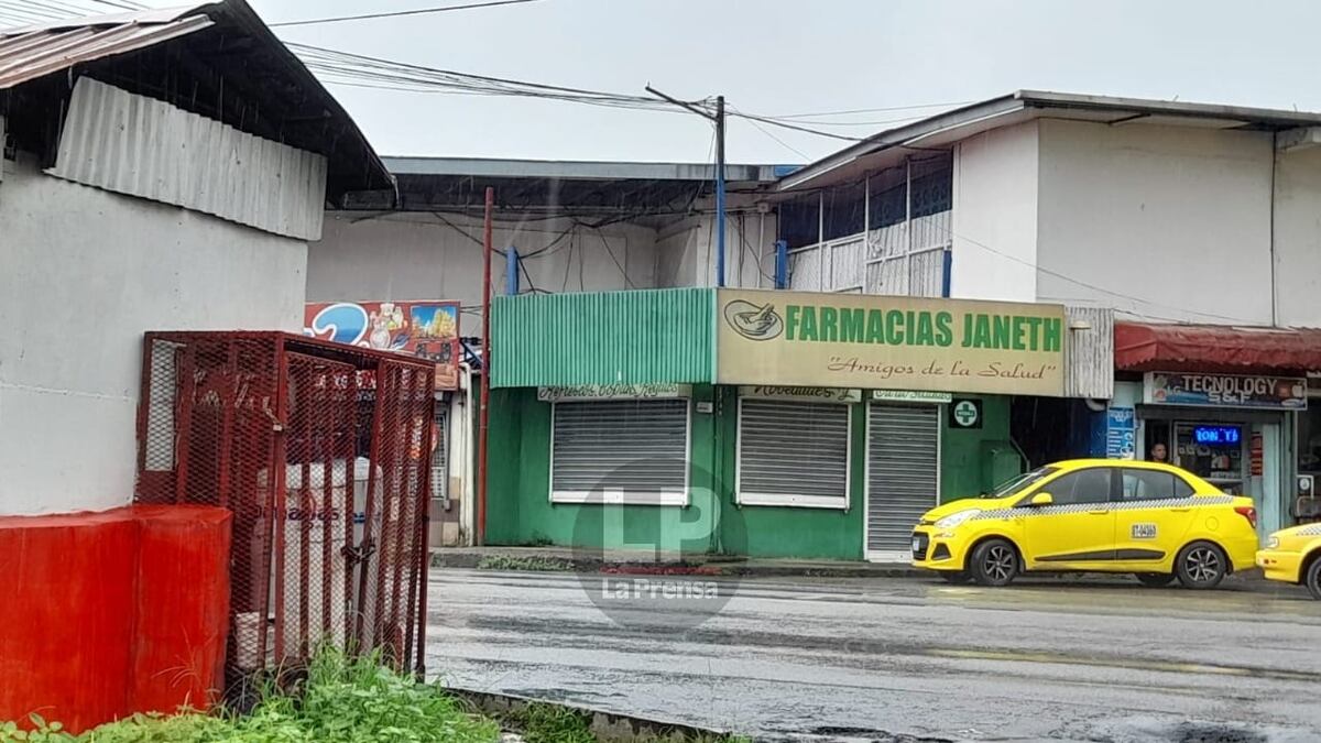 Una parte de las farmacias mantiene sus puertas cerradas como medida de presión