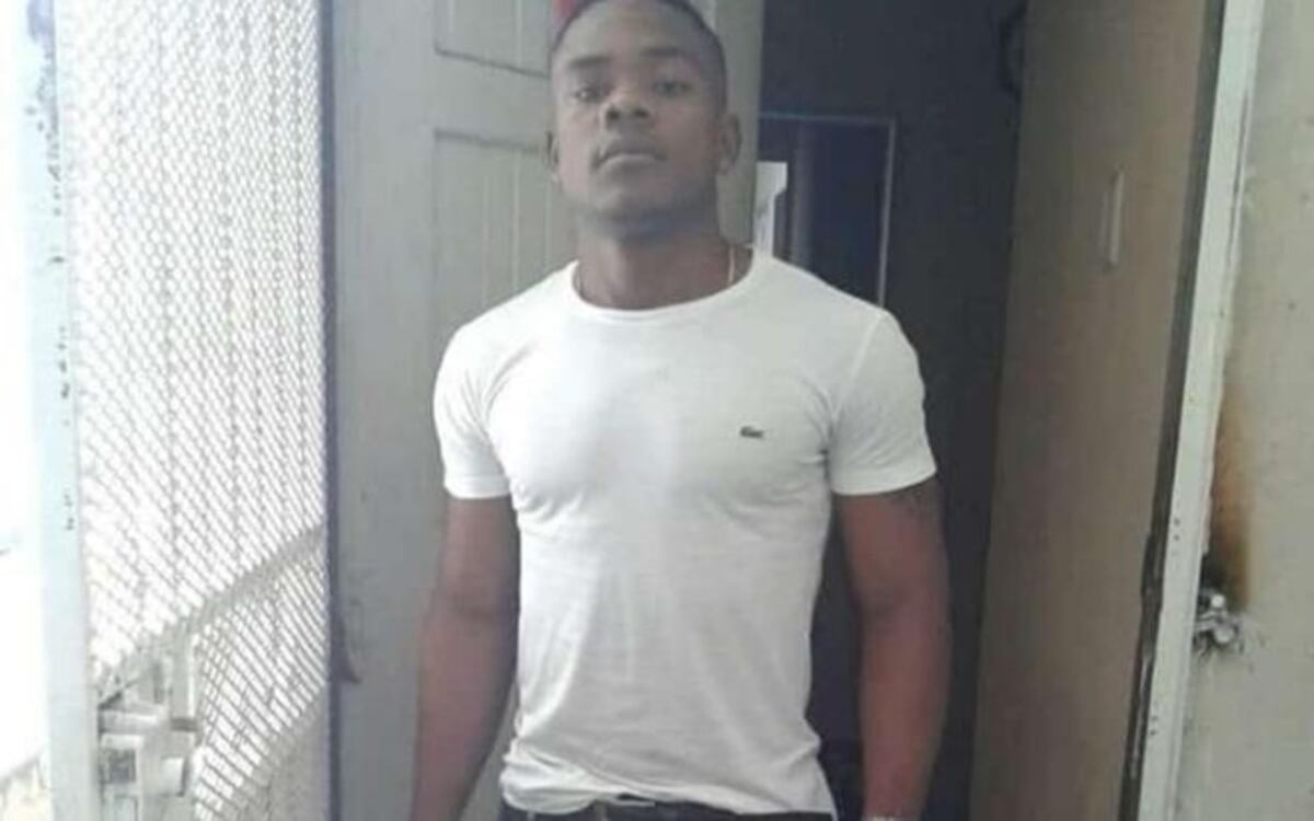 Le disparan por la espalda en su apartamento. Verdugo se regresa a rematarlo