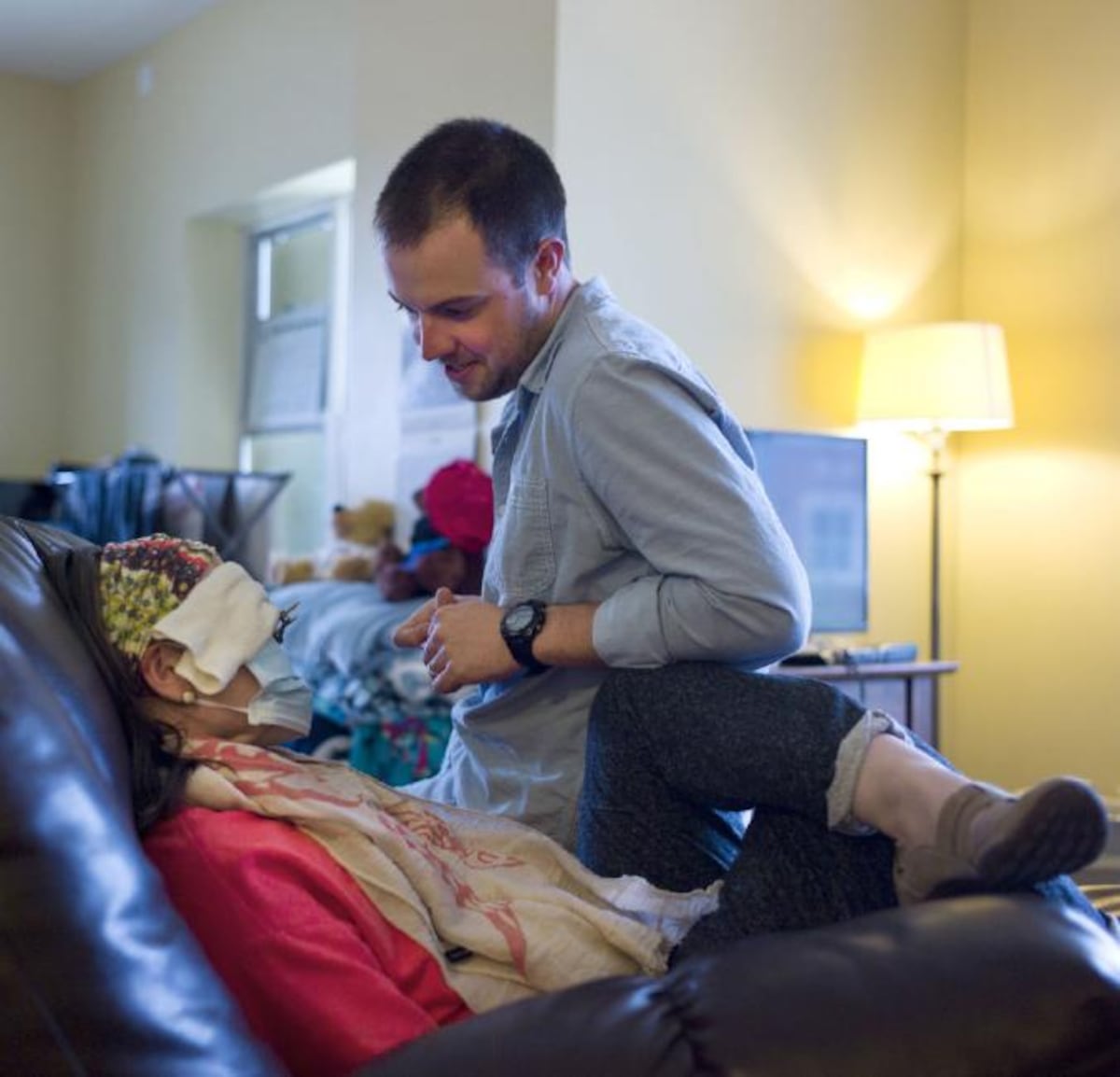 Una joven se disparó en la cara y recibe un trasplante de rostro