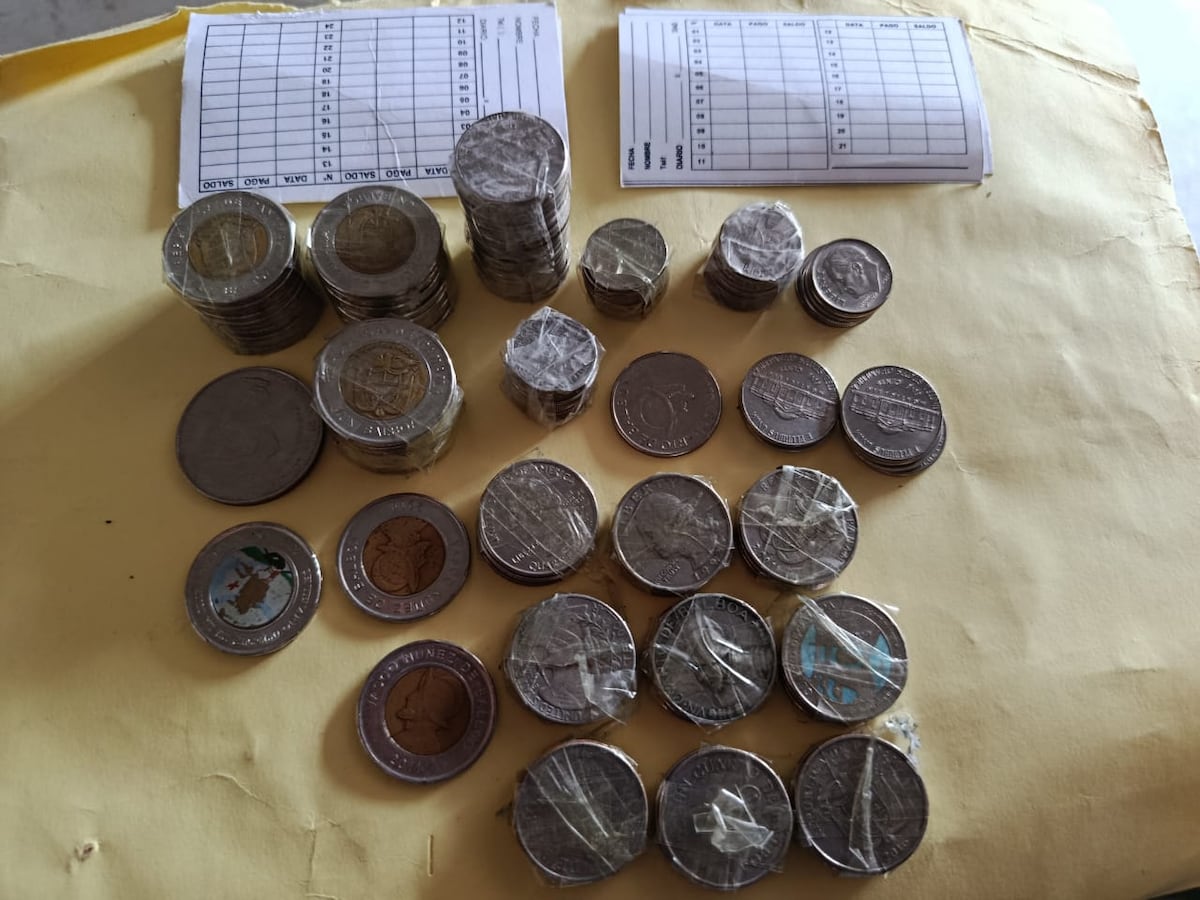 LA SEMANA DE LOS ‘GOTA A GOTA’. Iba en moto, cargaba cinco tarjetas y dinero: colombiano cae en operativo en Merca Panamá