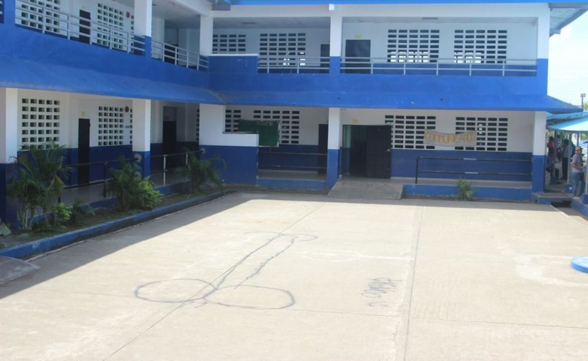 DIBUJOS VULGARES. Delicuentes hacen groserías en plantel de Pacora