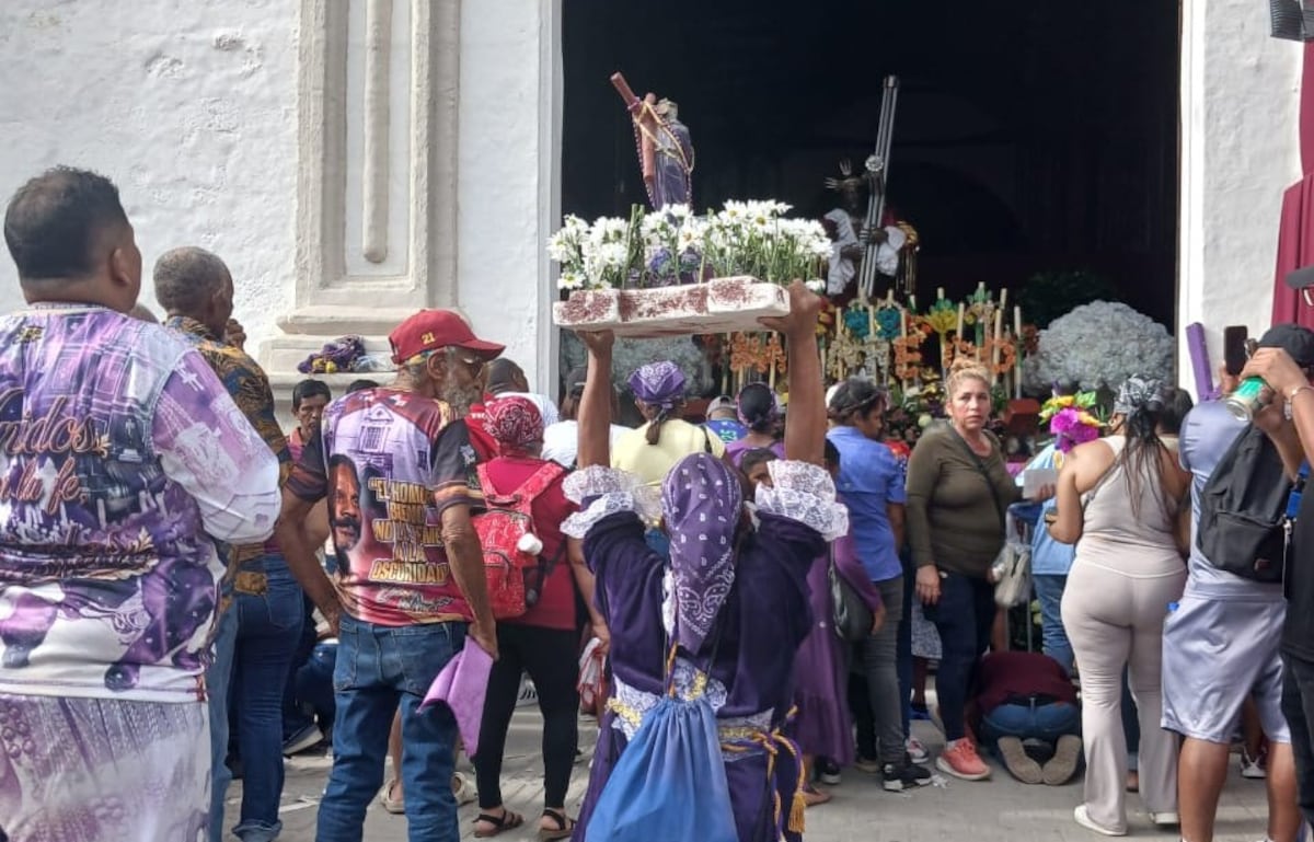 Muchos rindieron devoción al Cristo Negro de Portobelo 