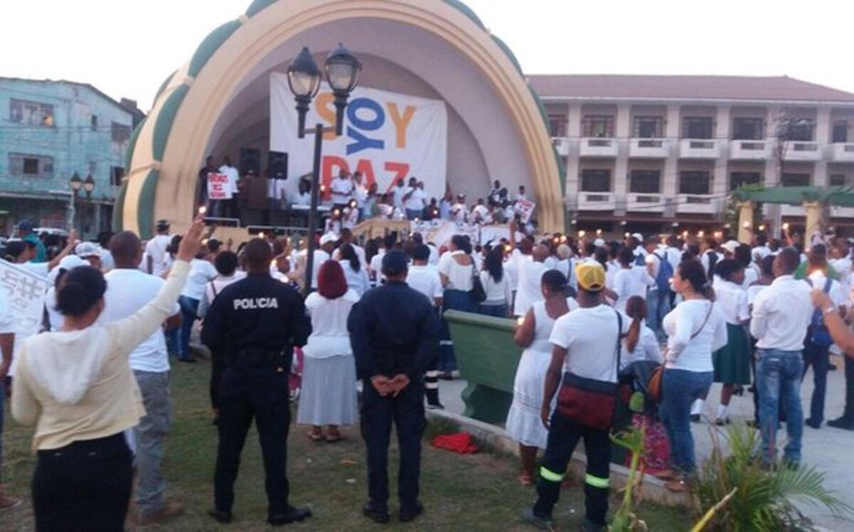 FOTOS| Vigilia por la 'paz' en Colón 
