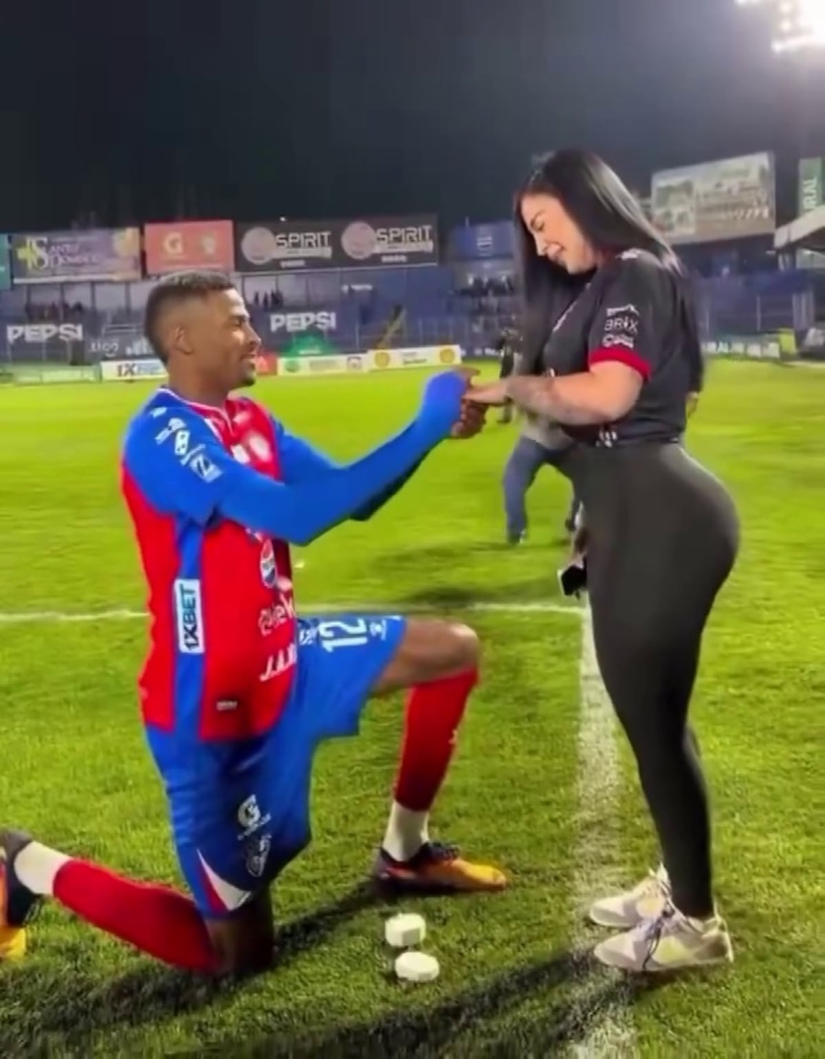 ¡GOOOOL! Matrimonio de futbolista nada más duró 3 días