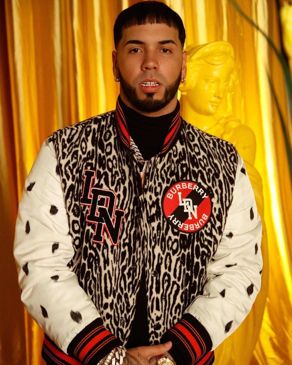 Ups, Anuel AA se despide. Dice que hay días en los que necesita amor y otros en los que se siente muerto