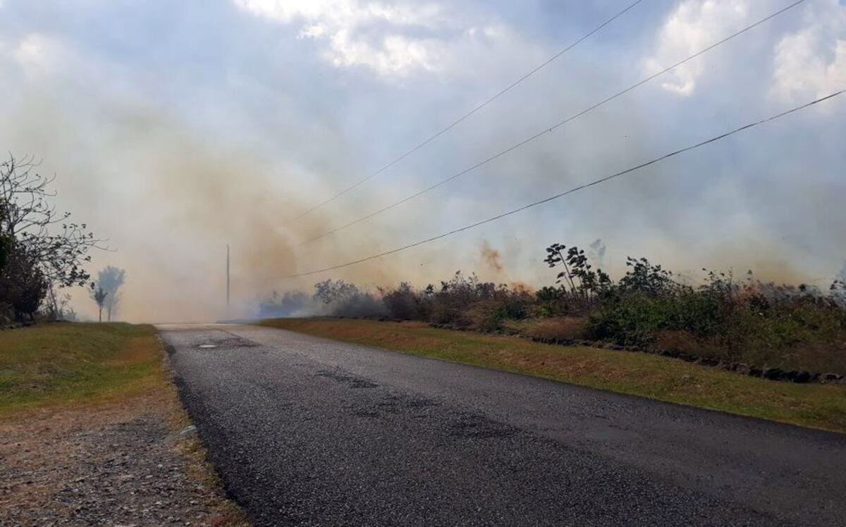 BOQUETE: Fuego pone en corredera a los bomberos