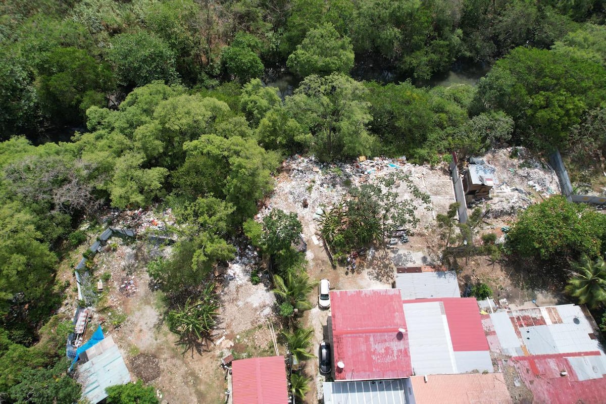 Fiscalía Ambiental allana Puente del Rey por contaminación y drogas: delicuentes resistieron, pero ya lo acordonaron