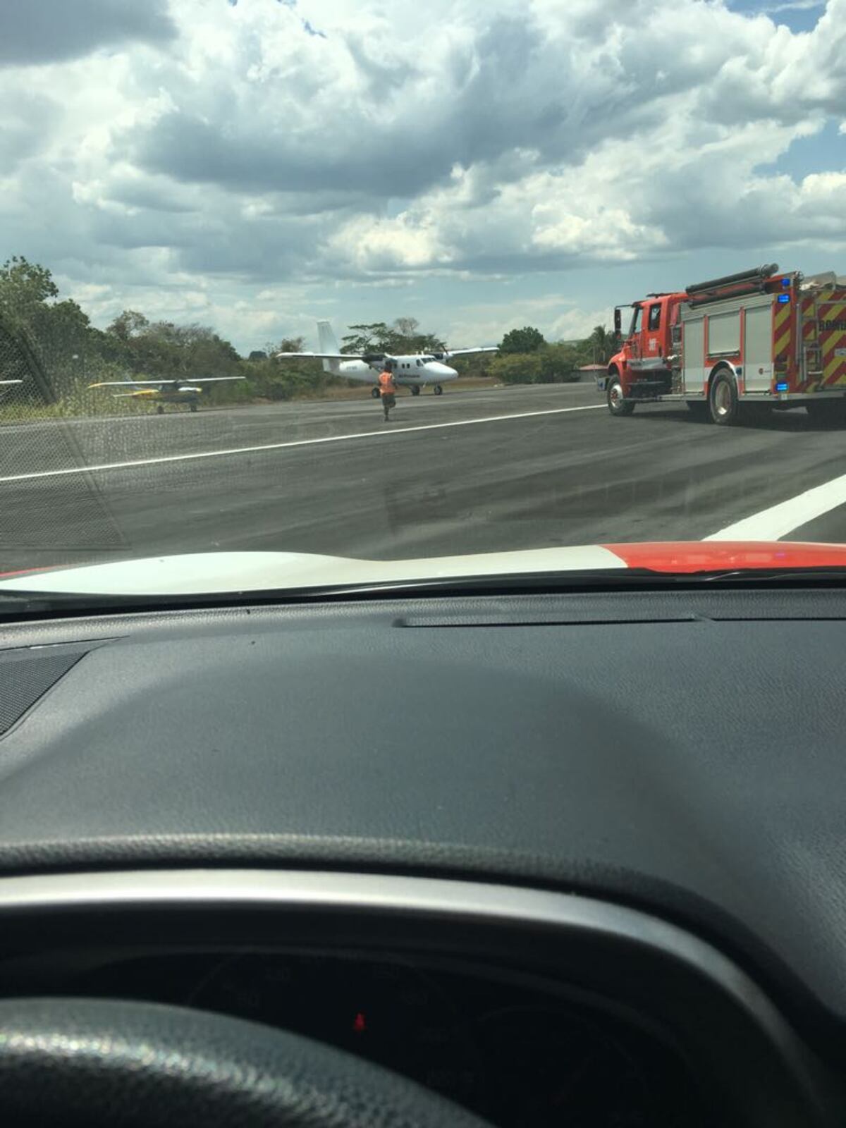 ¡UY! Avión procedente de Bocas del Toro aterriza con un solo motor en Veraguas