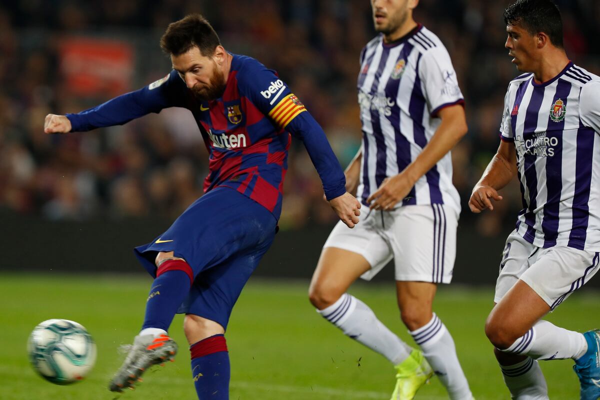 Messi guía al Barcelona a un aplastante triunfo ante el Valladolid. Video