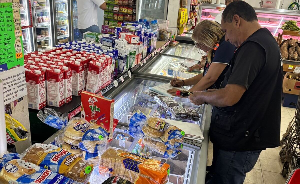 Acodeco decomisa más de 124 mil productos vencidos y mal etiquetados en la capital en 2025