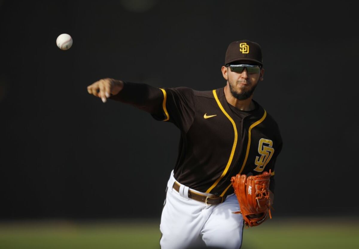 Padres de San Diego ponen en asignación al panameño Javy Guerra