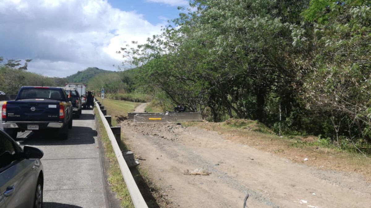 Encuentran en avanzado estado de descomposición a un hombre en la autopista