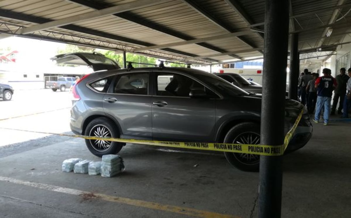 CON 15 KILOS.Imputan cargos a abogada por posesión agravada de drogas