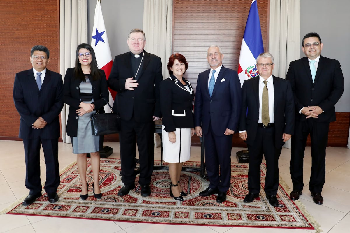 Embajador se va de Panamá para Roma, Italia