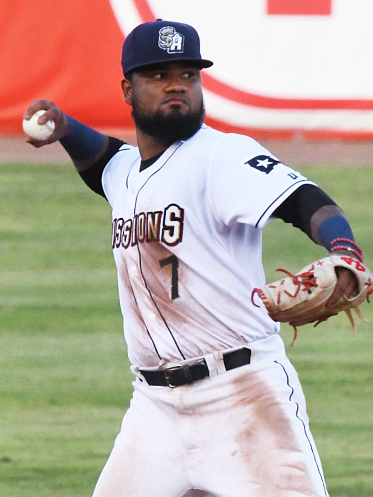 Panameños Córdoba y Bethancourt consiguen pactos de ligas menores