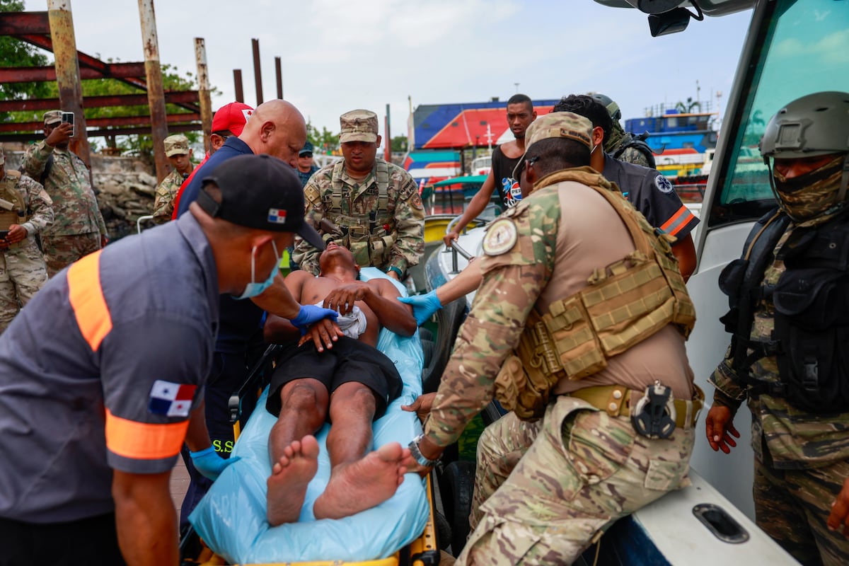 ¿La ira de Dios?  Viernes Santo de terror:  Naufragio deja dos muertos, un desaparecido y un bebé se salva de milagro. Todos llevaban chaleco