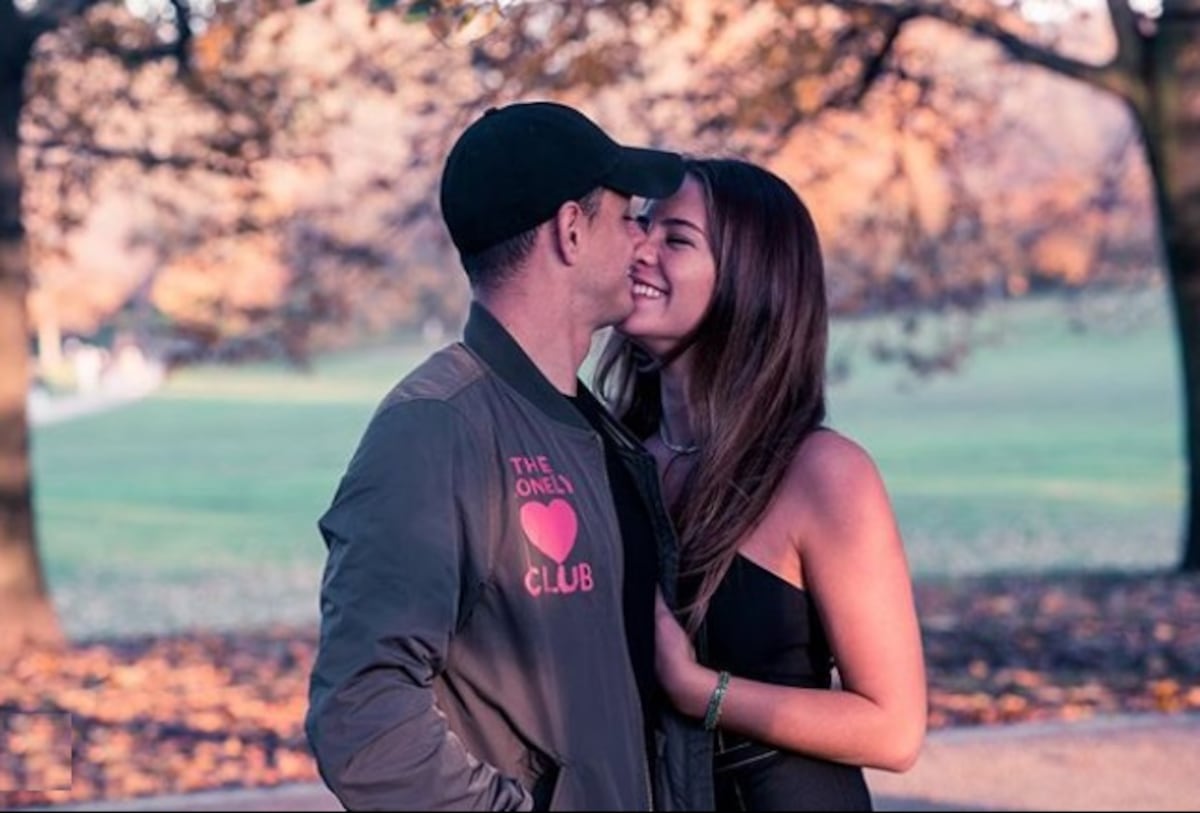 El futbolista mexicano 'Chicharito' Hernández anuncia que será papá