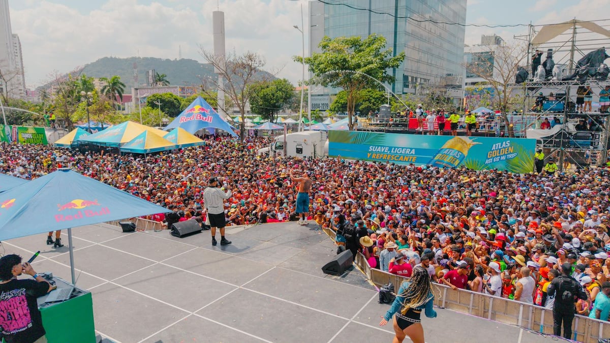 Entre ritmos urbanos y chorros de agua: el Festival Carnavalístico eleva sus culecos al máximo