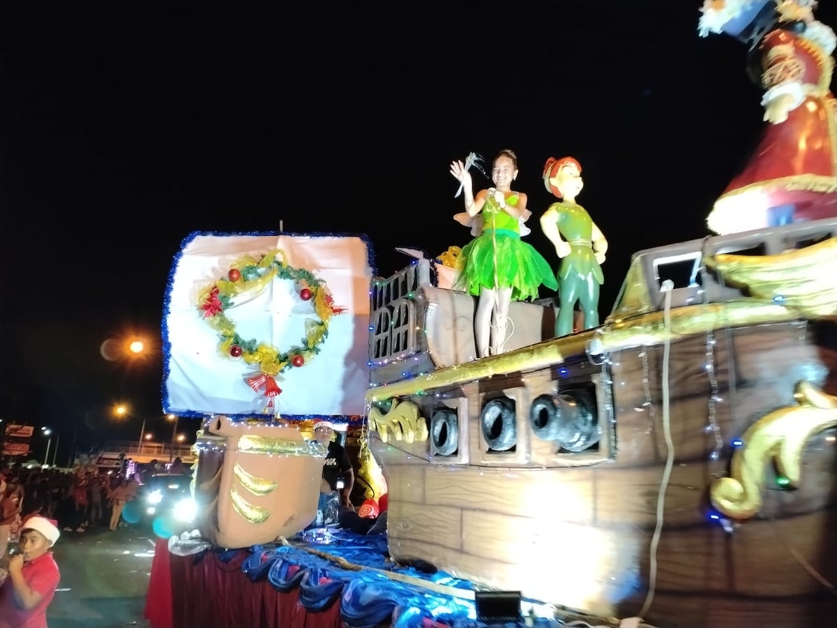 Soná se tiñó de Navidad con desfile que encantó a todos