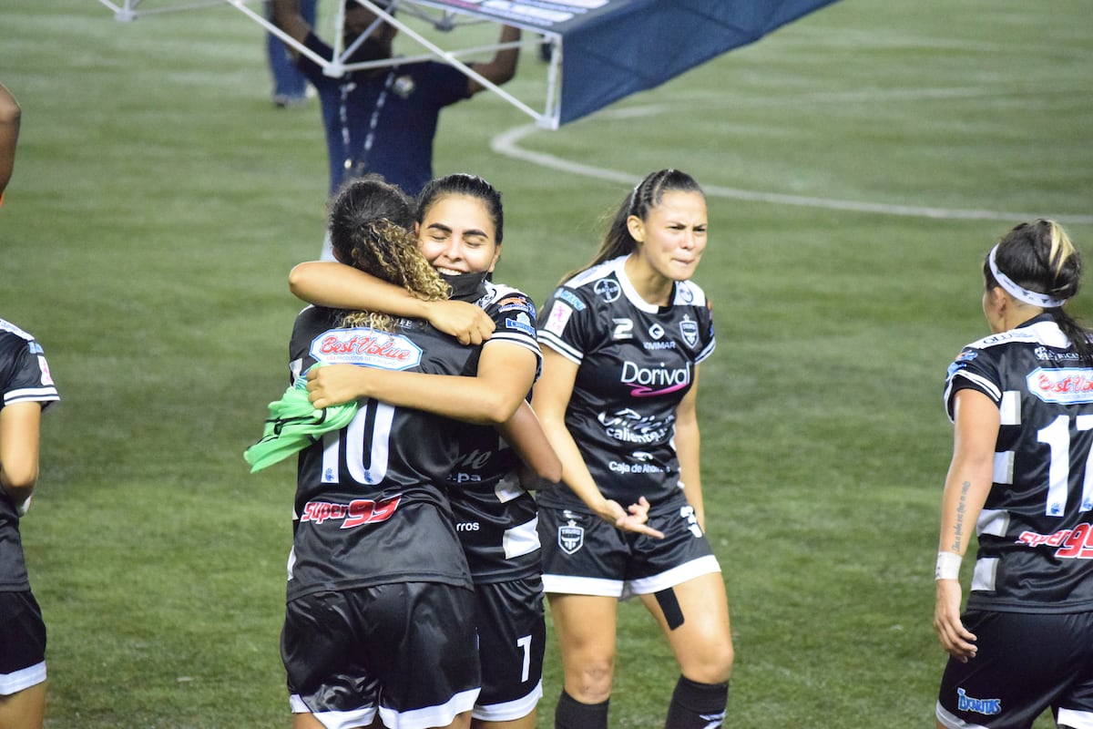 Qué partidazo. Tauro y Plaza lo dejan todo en la final del fútbol femenino. Hay nuevas campeonas +Fotos